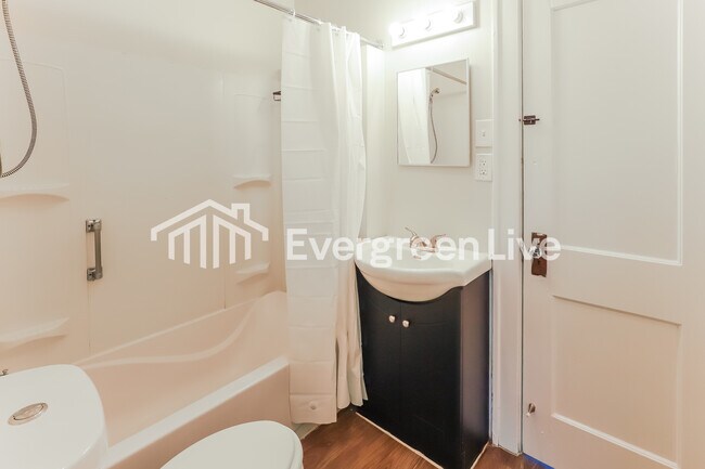 Building Photo - 3123 Fontenelle Blvd