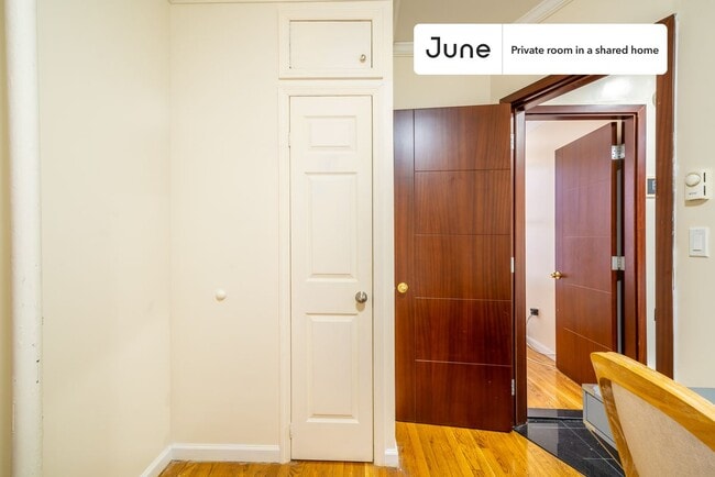 Building Photo - Private bedroom in 3 bed/1 bath Home