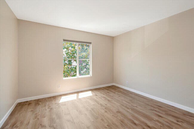 Building Photo - 18014 Flynn Dr