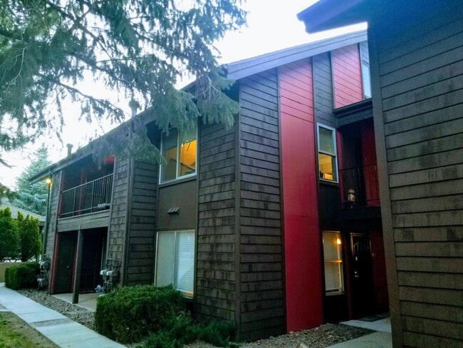 Building Photo - 1 Bed, 1 Bath. Condo! Next to the Heart of NAU Campus!  - Students & Cats OK!! NO Dogs! Avail. NOW!!