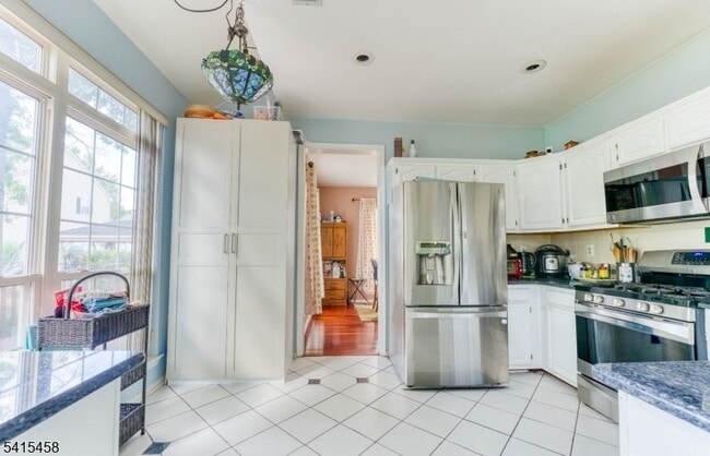 Building Photo - 10 Marco Polo Ct