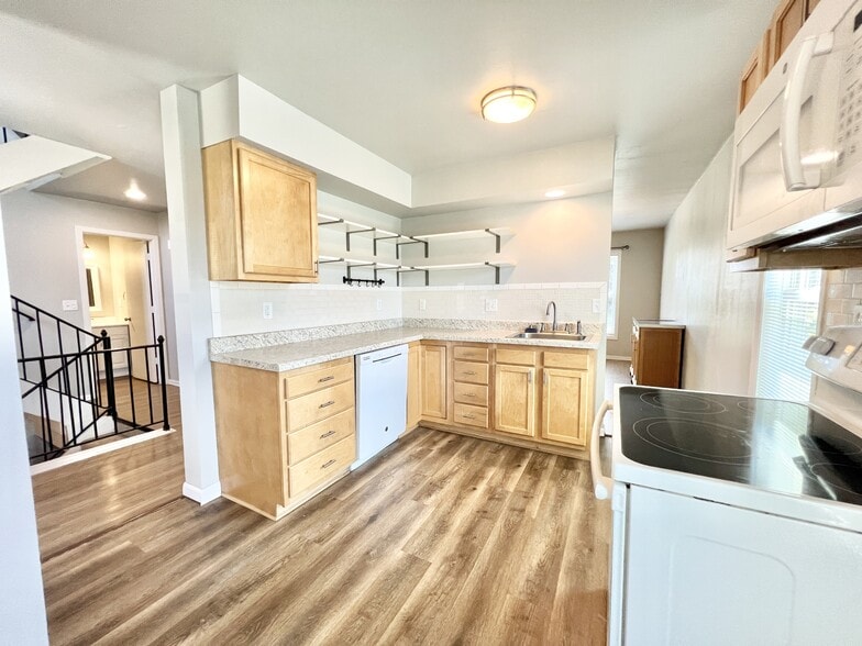 Building Photo - 2640 Blarney Stone Dr