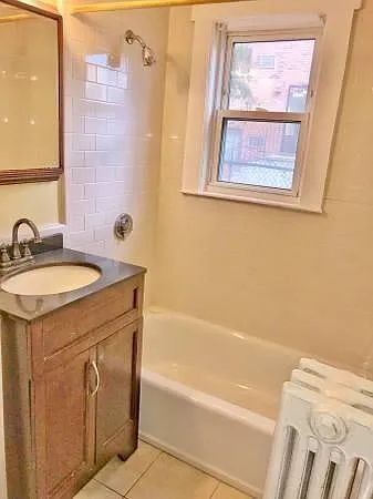 Building Photo - Spacious 2 BED 1 BATH close to Forest Hills Train Station