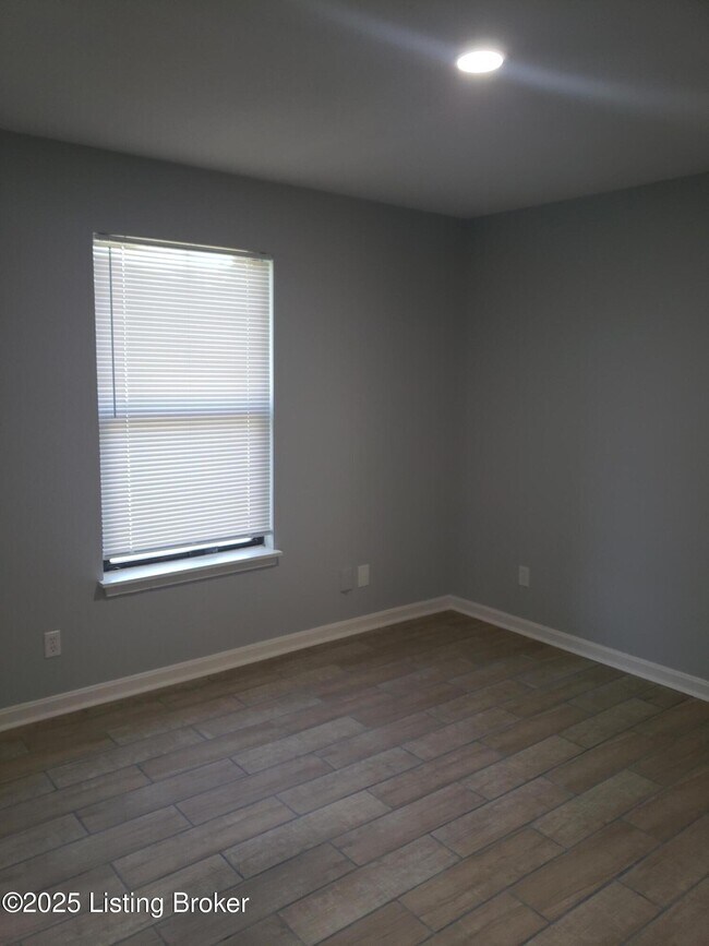 Building Photo - 102 E Florence Ave