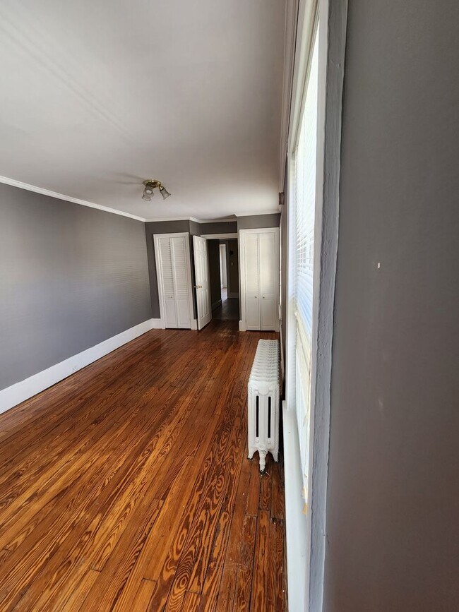 Building Photo - West Chester Historic Townhome - 4 bedrooms, 1 bath