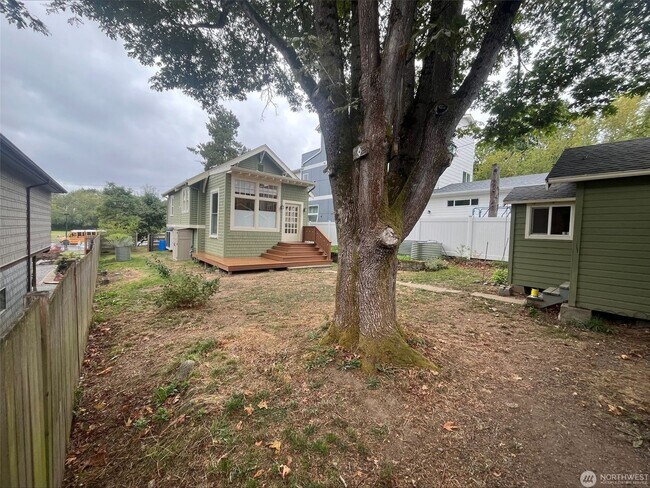 Building Photo - 3Bd/1.75Ba Seattle House