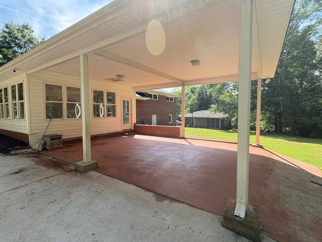 Building Photo - 207 Holly Ave