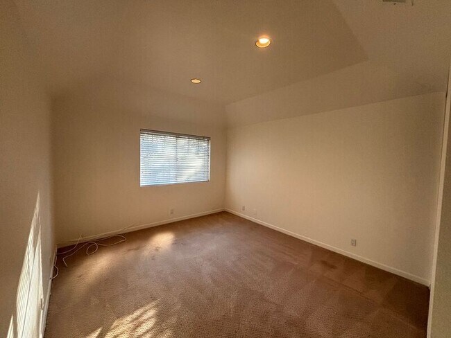 Building Photo - 525 Orange Grove Pl