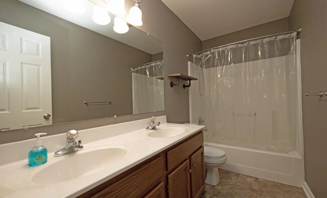 Building Photo - 2 Bedroom Home