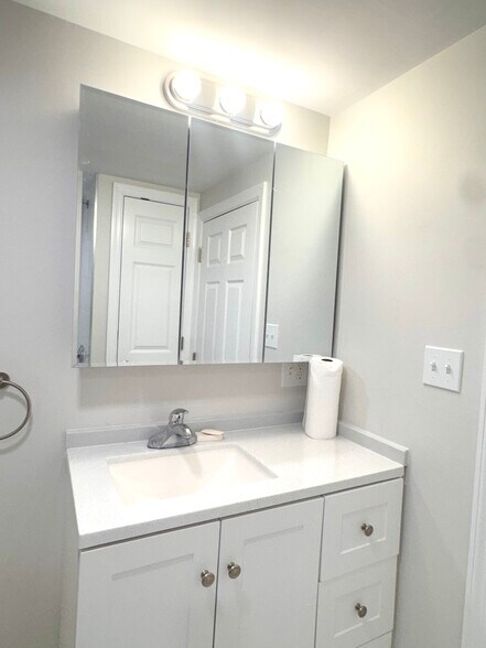 Building Photo - 39 Cottage St