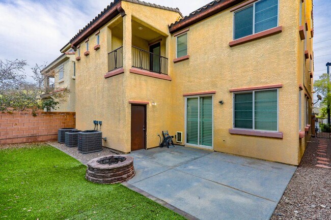 Building Photo - 3 Story Home With Large Loft IN Providence