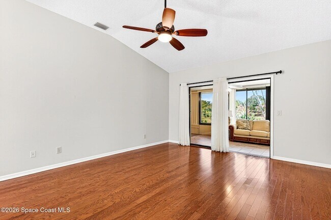 Building Photo - 810 Parkside Pl