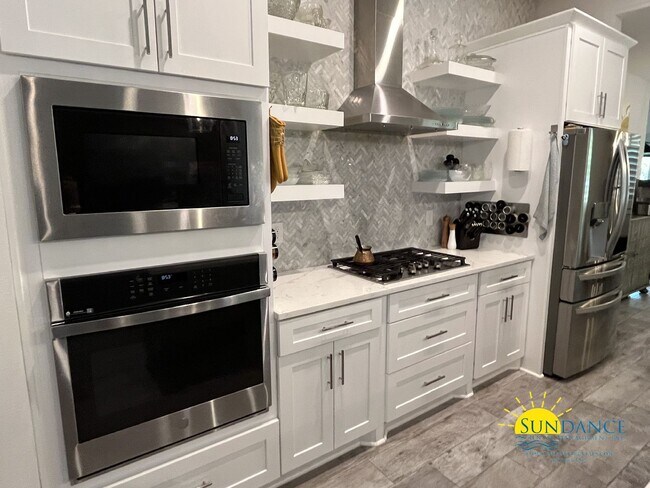 Building Photo - Efficient Solar 4-Bedroom Home in Navarre’s La Fontaine Gated Community with Deeded Beach Access!