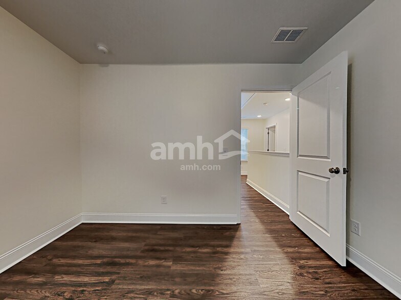 Building Photo - 1818 Produce Ln