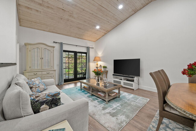 Building Photo - 465 Goldenwood Way