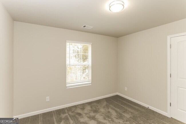 Building Photo - 118 Mineral Springs Ln
