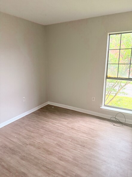 Building Photo - 750 Hospital Rd