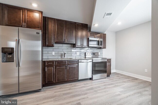 Building Photo - 421 N 39th St