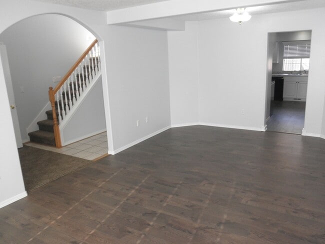 Building Photo - Extra features