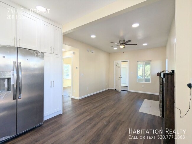 Building Photo - Remodeled 1924 Craftsman 2Bed/1Bath + Offi...