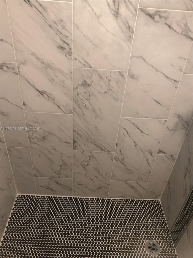 Building Photo - 1016 NE 17th Ave