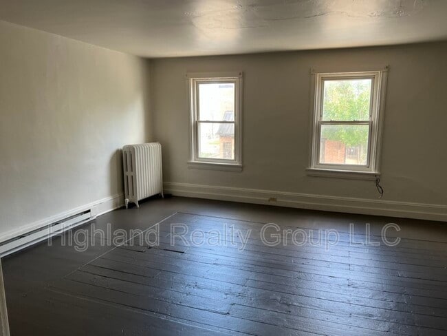 Building Photo - 357 Locust St