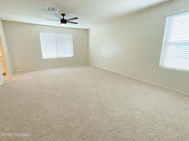 Building Photo - 866 E Artesia Pl
