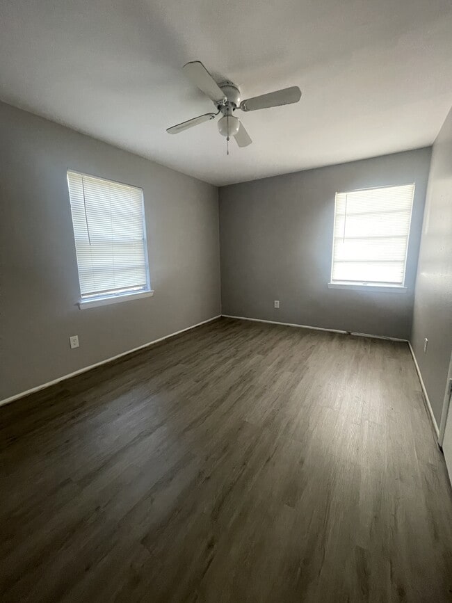 Building Photo - 8411 Glen Regal Dr