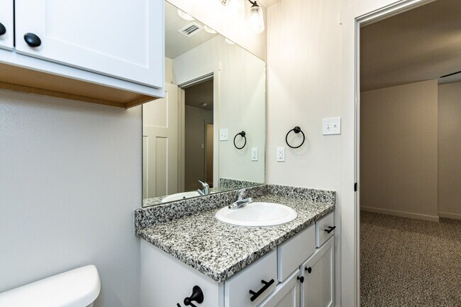 Building Photo - Like-New Modern Townhomes in Cooper ISD!