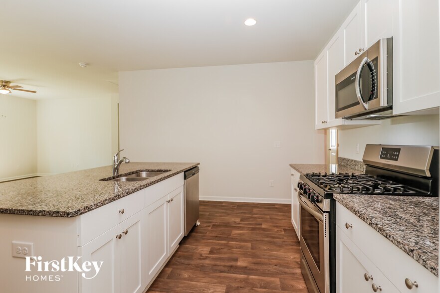 Building Photo - 544 Wayton Cir