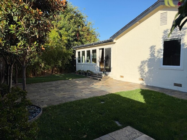 Building Photo - 3415 Isherwood Pl