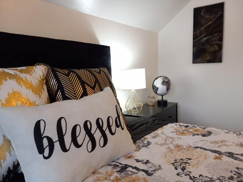 Building Photo - 2 W Pacific St