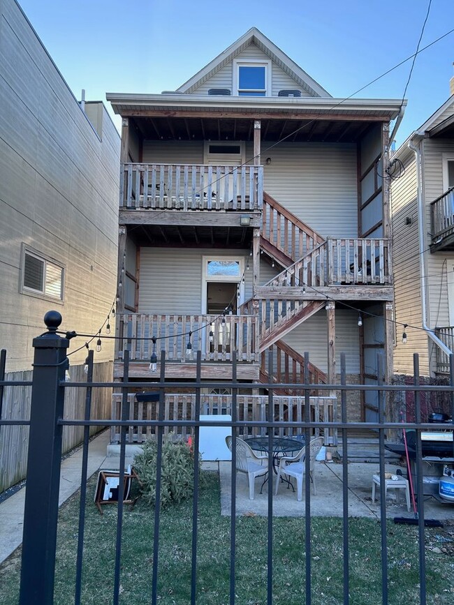 Building Photo - 1819 N Washtenaw Ave