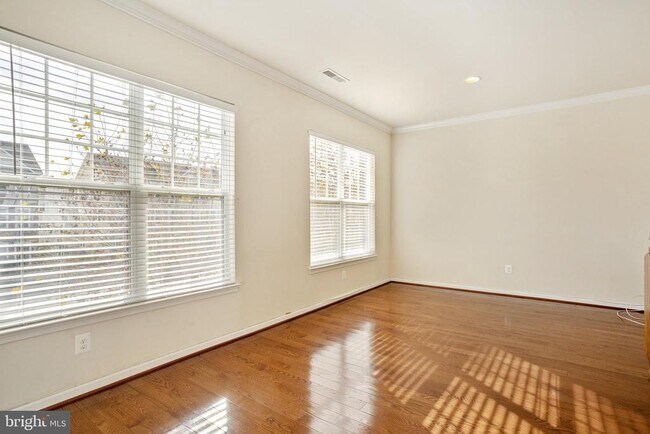 Building Photo - 25621 Pleasant Valley Rd