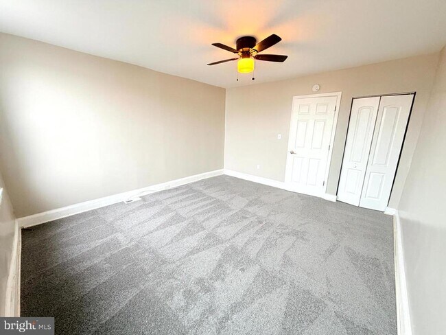 Building Photo - 2401 Baker St