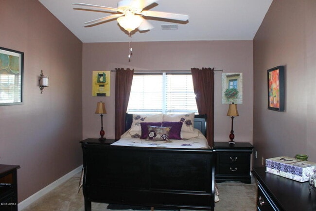 Building Photo - Beautiful 2 Bedroom 2 Bathroom Located in ...