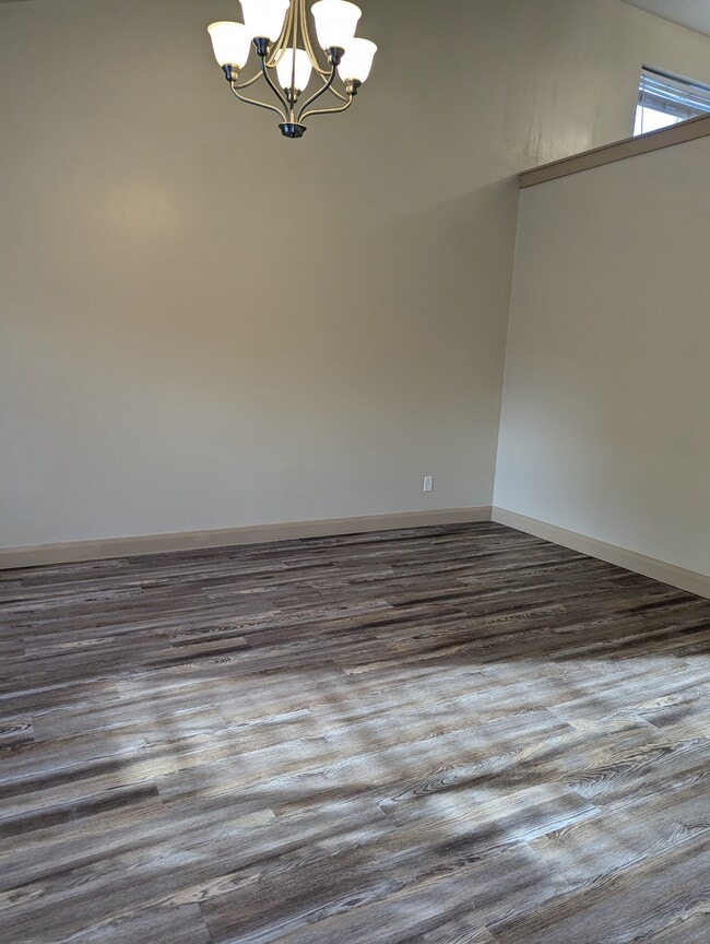 Building Photo - 772 1470 W