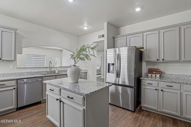 Building Photo - 3121 Tierra Paola Ln