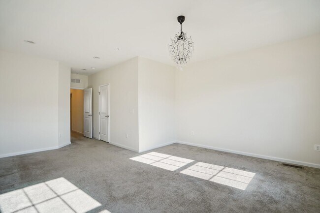 Building Photo - Stunning 2-Level Townhouse Condo in Sought...