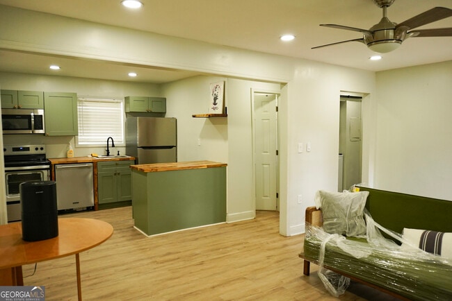 Building Photo - 1875 Dunlap Ave