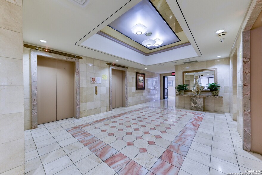 Building Photo - 7701 Wurzbach Rd