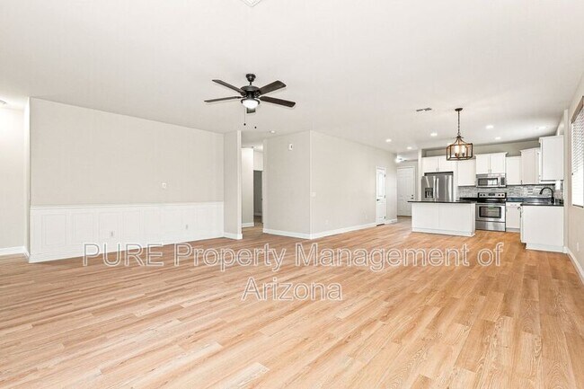 Building Photo - 1711 W Paisley Dr