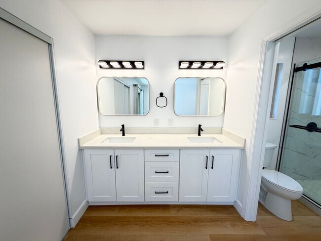Building Photo - 9887 Broadmoor Dr