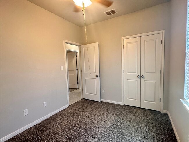 Building Photo - 137 Rustic Glen Dr