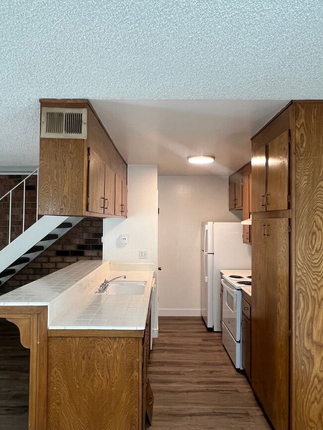 Building Photo - $500 OFF JAN RENT! 2 BED CONDO w/GARAGE!!