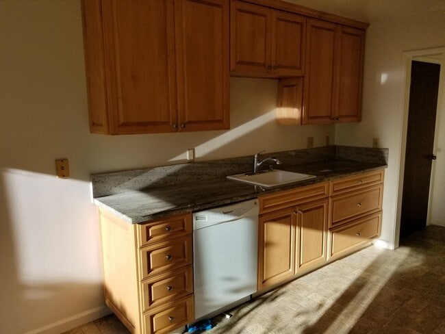 Kitchen - 3798 Flora Vista Ave