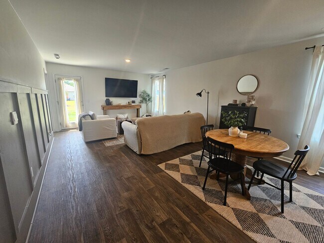 Building Photo - 4 Bedroom Home in Surf City!