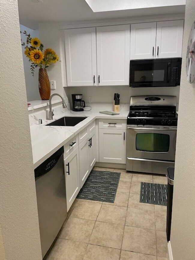 Building Photo - Meridian 2 Bd / 2 Ba with Laminate Flooring in Living Room & Bedroom Areas