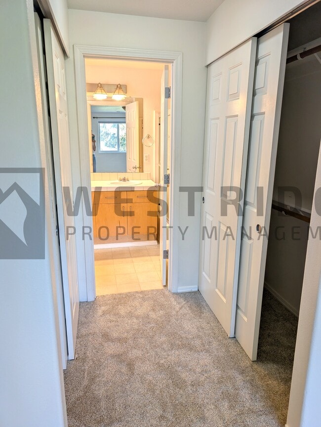 Building Photo - 519 SW 207th Ave