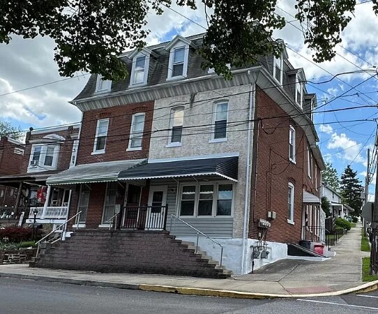 Building Photo - 400 S Main St